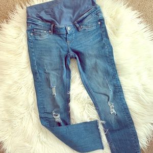 Maternity distressed ankle jean